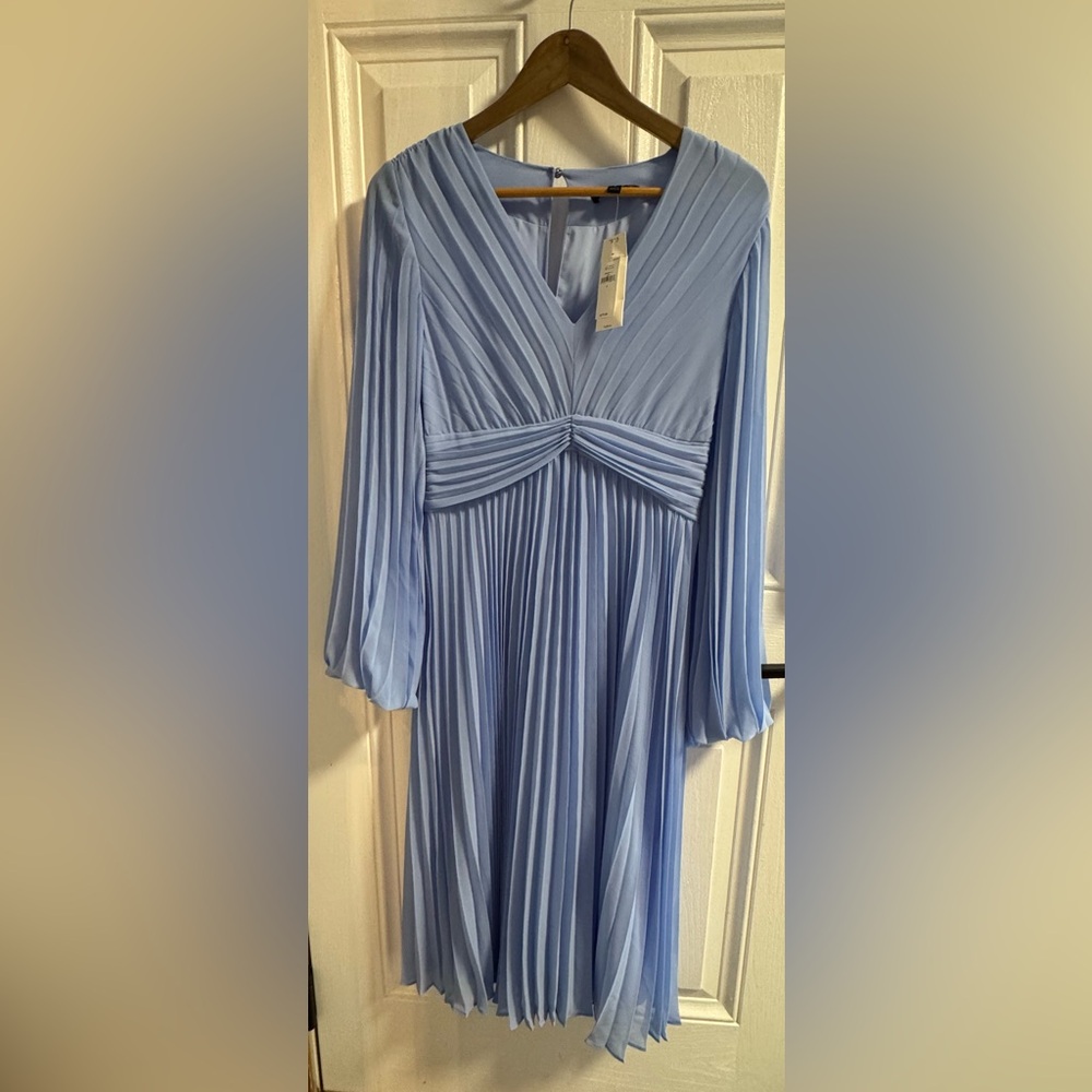 Banana Republic Pleated Dress Size 4 NWT Blue Long Sleeve Flowy